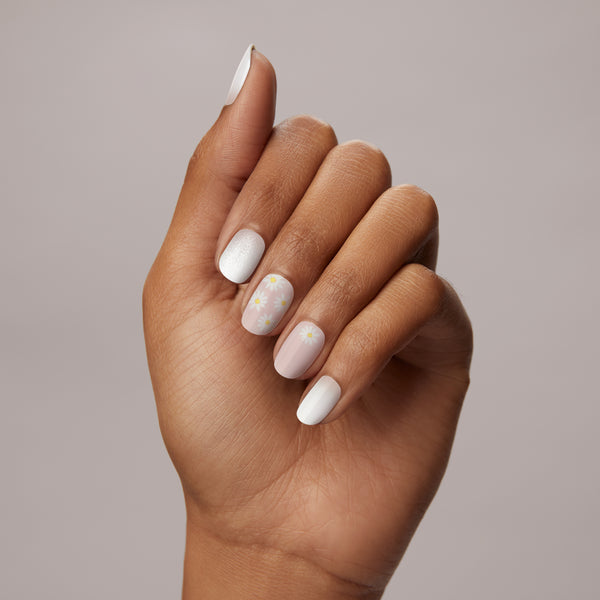 The next generation of florals. Semi-cured sheer nude & ombré white gel nail strips featuring daisy nail art and a silver velvet shimmer effect with mega volume and maximum shine.