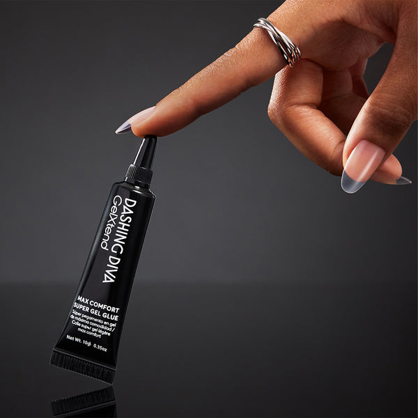 oft gel formula nail glue with a ‘cushion effect’, creating comfortable adhesion and superior staying-power.