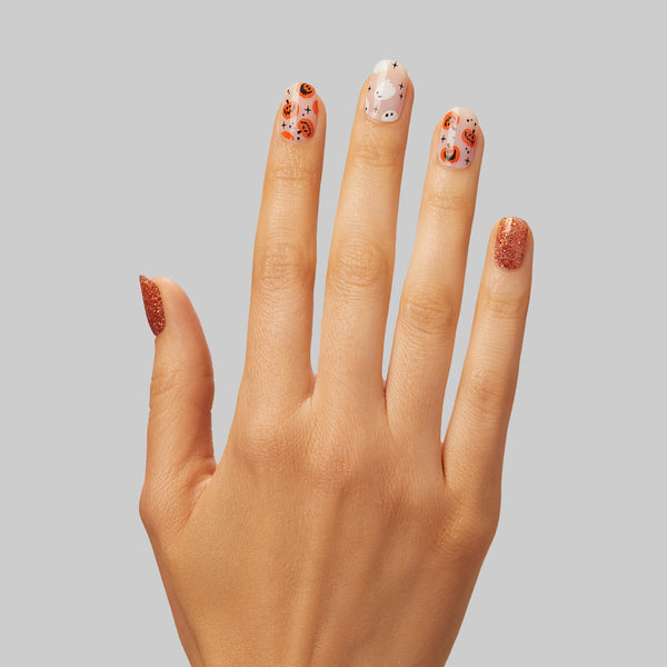  Can't give out candy without a spirited mani! Semi-cured sheer nude gel nail strips featuring orange glitter, ghost icons, and jack-o-lanterns with mega volume & maximum shine.