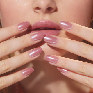 Semi-cured, mauve pink, chrome gel nail strips with mega volume & maximum shine.