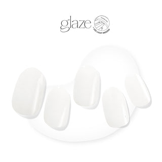 Dashing Diva GLAZE classic white gel nail strips.