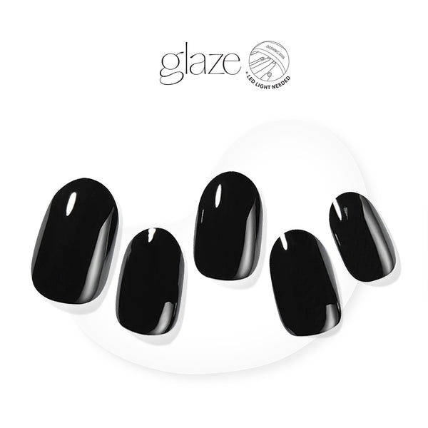 Dashing Diva GLAZE classic black gel nail strips.