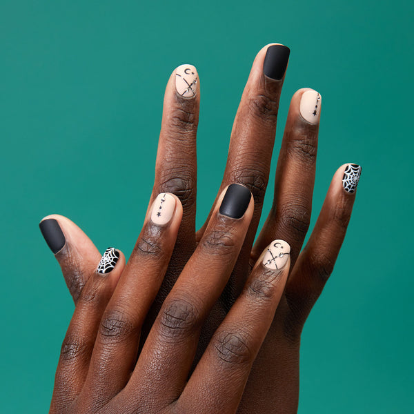 Short length, square shape, glossy & matte black press-on gel nails 